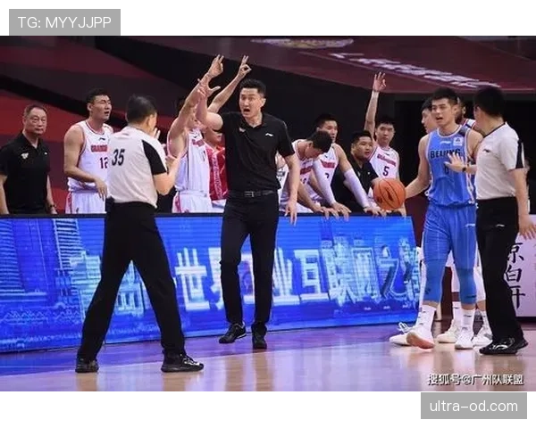 踩踏犯规为何常被漏判？裁判如何界定故意与无意动作